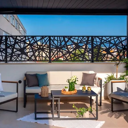 Sunset Penthouse With Spectacular View And Jacuzzi Zadar